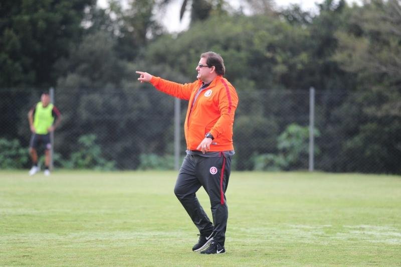T&eacute;cnico Guto Ferreira solicitou a contrata&ccedil;&atilde;o de uma psic&oacute;loga e um motivador para atuarem no vesti&aacute;rio