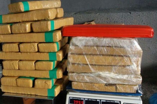 Em Canoas, os mesmos agentes apreenderam 37 quilos de maconha com um traficante no bairro Rio Branco 