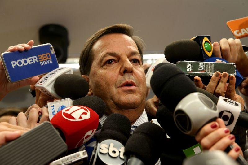 Na campanha de 2014, ganhou R$ 400 mil da UTC, R$ 375 mil da Carioca Engenharia e R$ 294 mil da Andrade Gutierrez