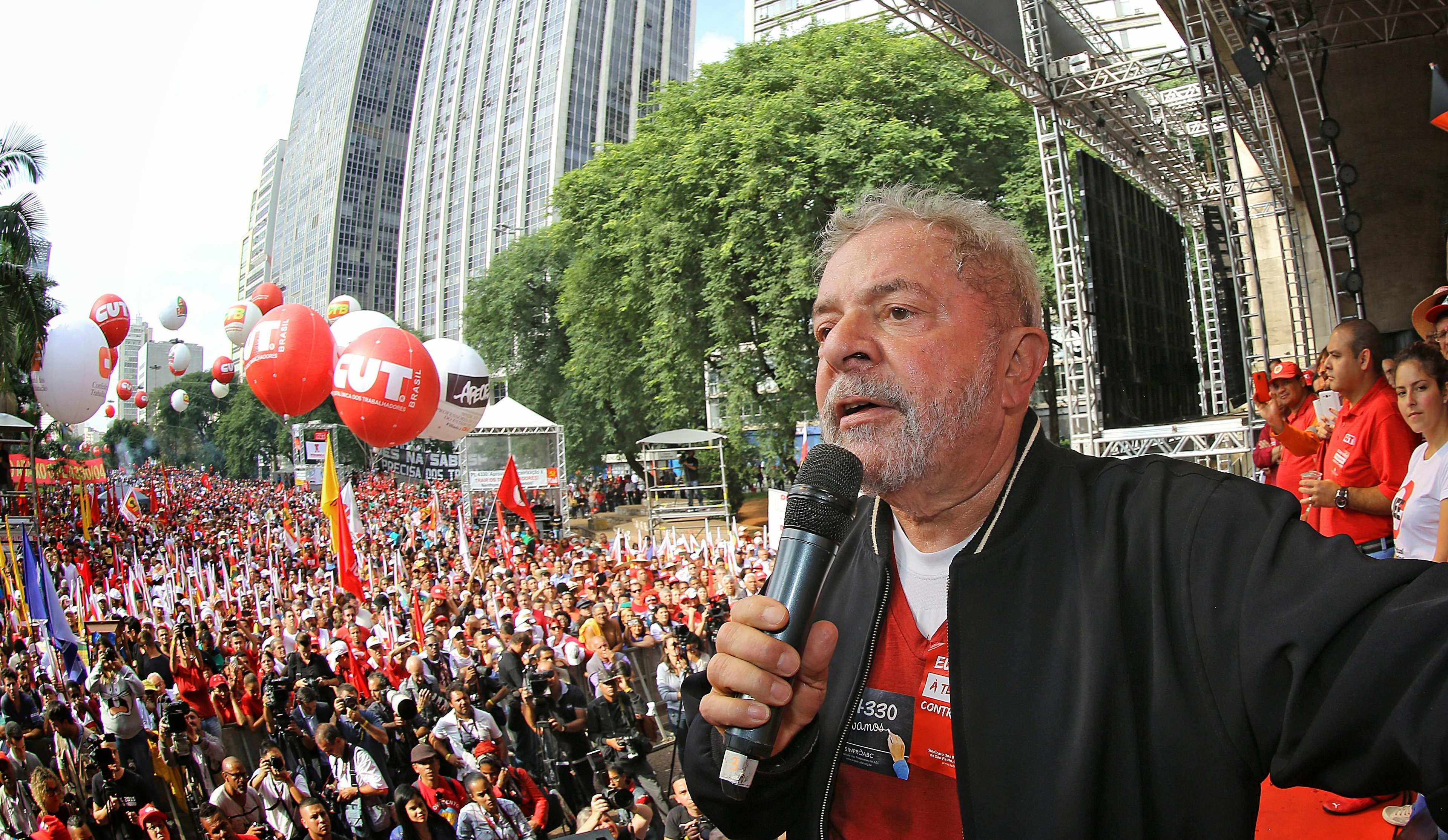 "PMDB e PSDB est&atilde;o colhendo o &oacute;dio que plantaram", afirma Lula