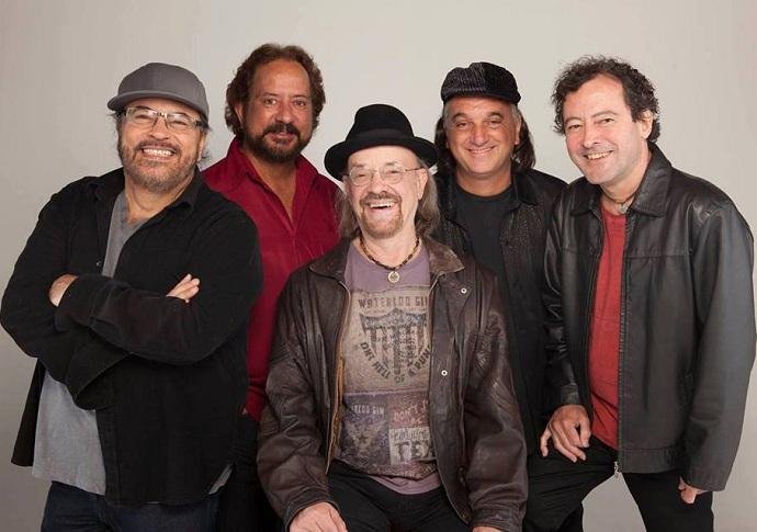 Em 2017, grupo est&aacute; apresentando a turn&ecirc; &ldquo;Vem Dan&ccedil;ar!&rdquo;