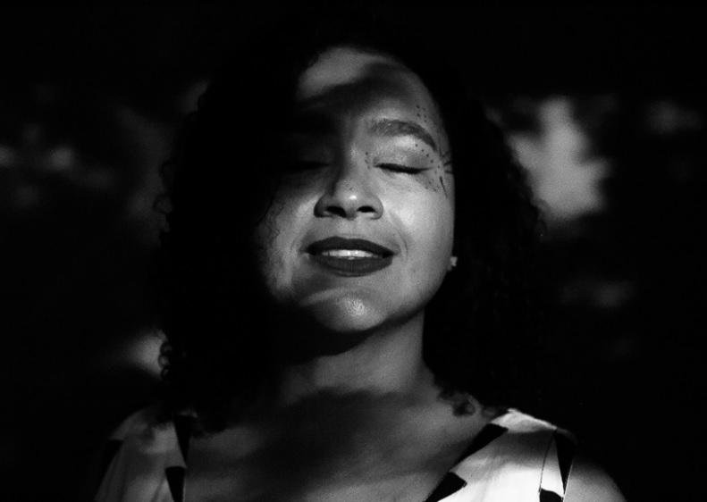Escritoras foram fotografadas por outras mulheres no projeto