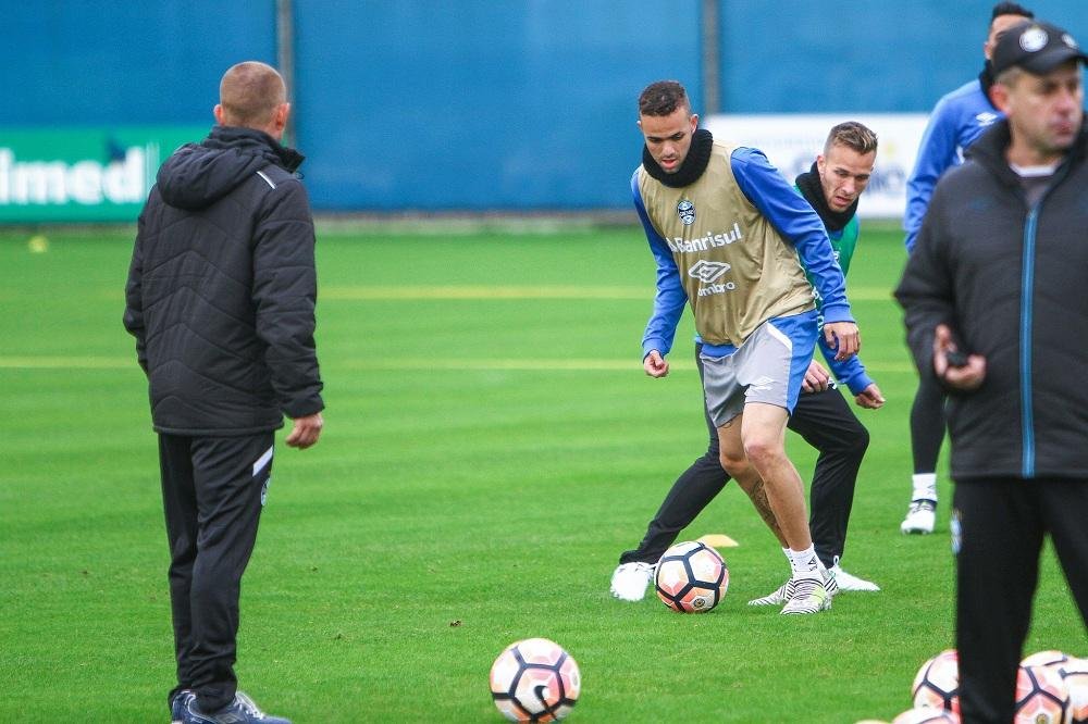Dire&ccedil;&atilde;o do Gr&ecirc;mio nega ter oferta oficial por Luan