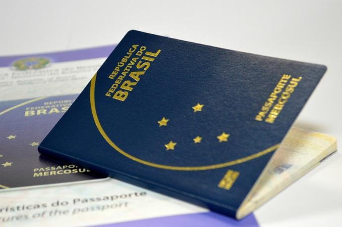Para os interessados na resid&ecirc;ncia permanente, &eacute; exigida a apresenta&ccedil;&atilde;o de documento de identifica&ccedil;&atilde;o pessoal