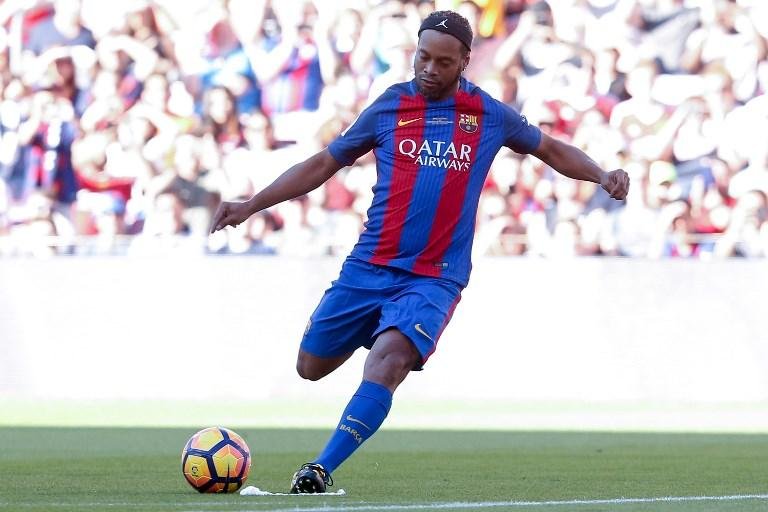 Ronaldinho promove futebol em partida amistosa no Paquist&atilde;o 