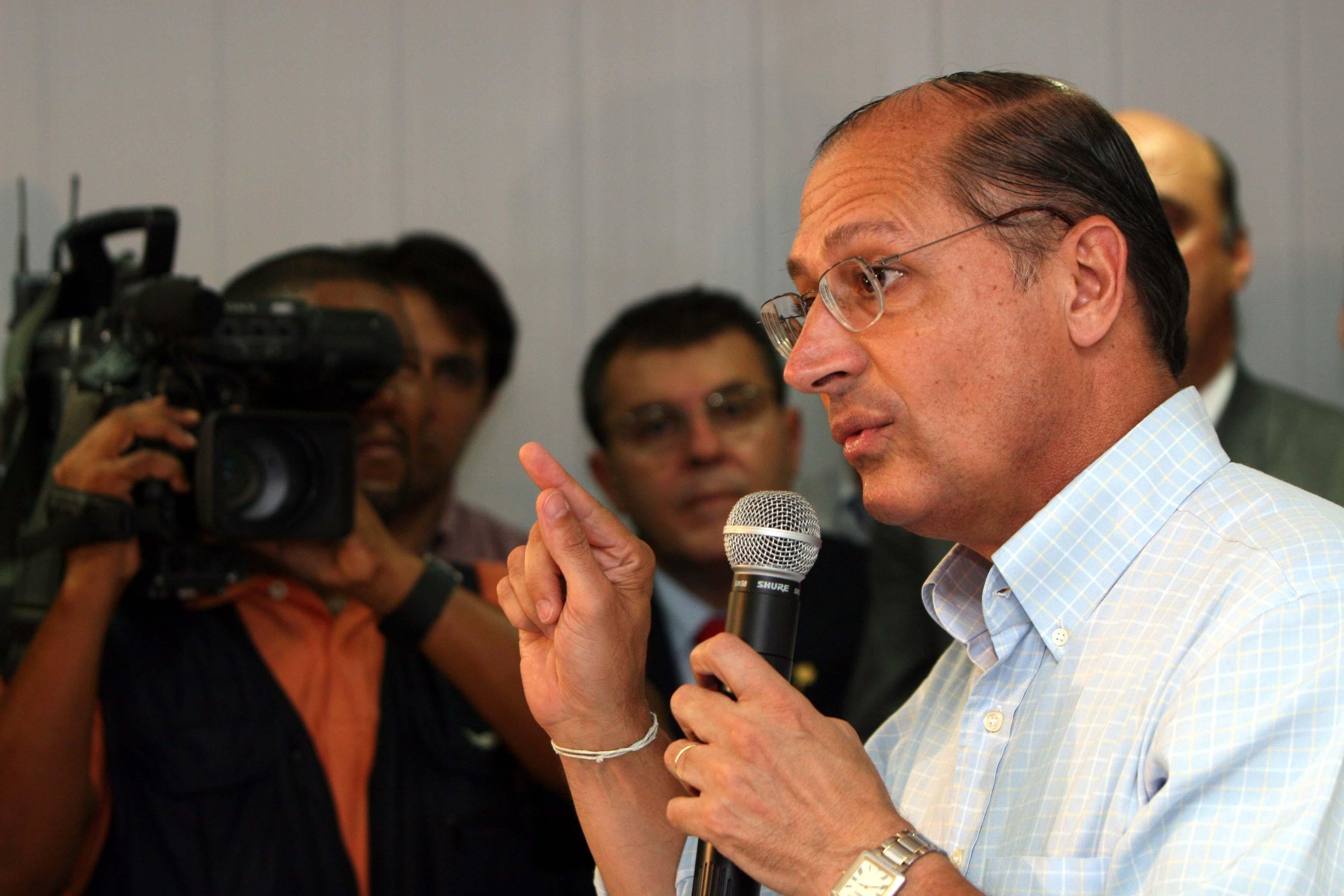 PMDB pediu provid&ecirc;ncias a l&iacute;deres tucanos ap&oacute;s discursos duros de Tasso e Cunha Lima