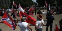 Simpatizantes do grupo supremacista branco farão macha neste sábado em Charlottesville, Estados Unidos
