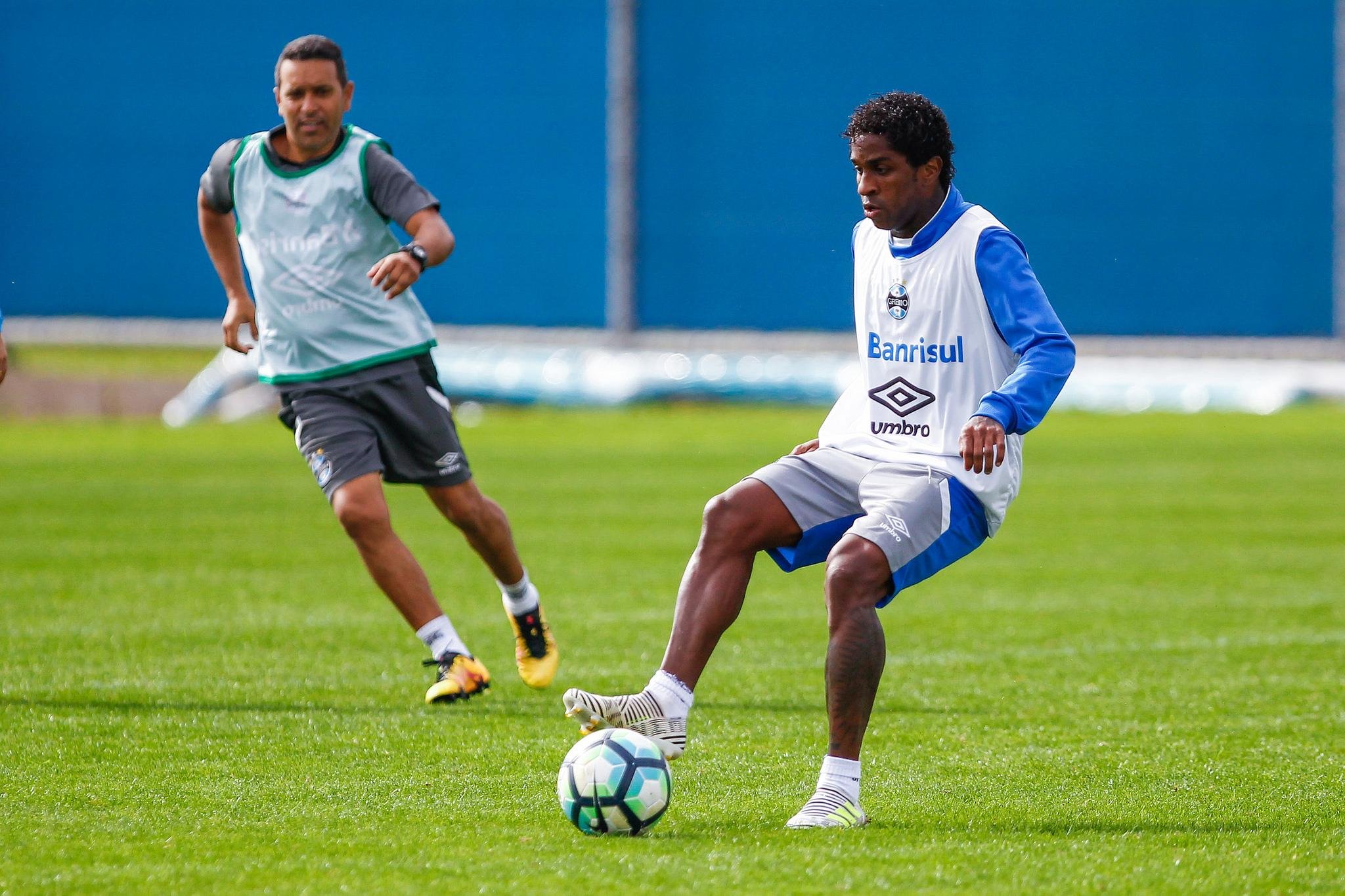 Bola&ntilde;os &eacute; uma das op&ccedil;&otilde;es para a vaga de Pedro Rocha