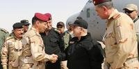  Haider Al-Abadi cumprimenta oficiais do exército ao chegar em mossul