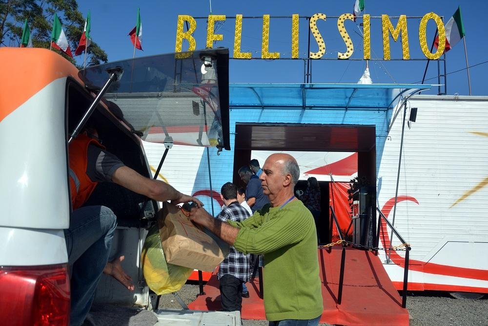 Prefeitura e Circo Italiano Bellissimo fizeram uma parceria para arrecadar roupas para campanha do agasalho 2017