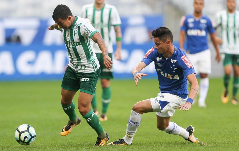 Time mineiro venceu por 3 a 1 e chega aos 17 pontos na tabela