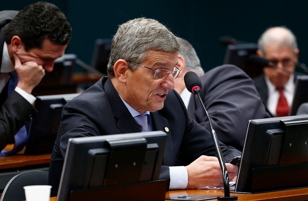 Deputado Darc&iacute;sio Perondi defendeu presidente da Casa e disse que n&atilde;o h&aacute; conspira&ccedil;&atilde;o contra Planalto