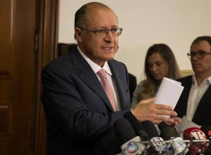 Sa&iacute;da do PSDB &eacute; "quest&atilde;o de semanas", diz Alckmin