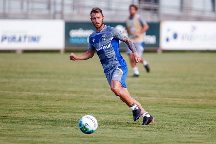 Gast&oacute;n Fern&aacute;ndez chegou ao Gr&ecirc;mio em mar&ccedil;o deste ano