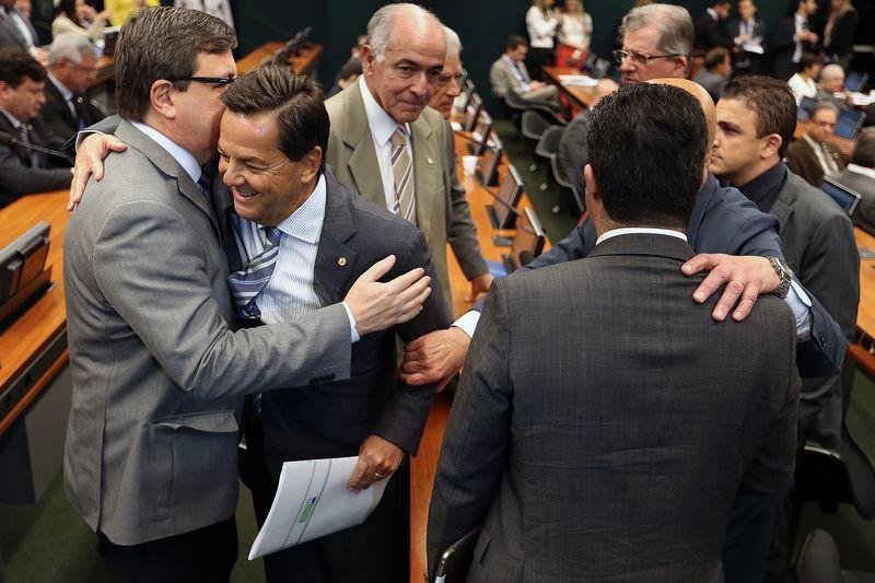 Oposi&ccedil;&atilde;o celebra parecer e base conta com trocas para derrubar relat&oacute;rio
