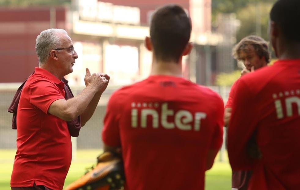 Dorival Junior elogia elenco do S&atilde;o Paulo e diz que conversar&aacute; com Rog&eacute;rio Ceni 