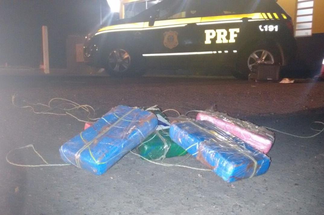 Ve&iacute;culo precisou ser desmontado para chegar &agrave; droga dentro do assoalho