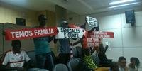 Senegaleses realizam protesto em Novo Hamburgo após prefeitura retirar mercadorias das ruas