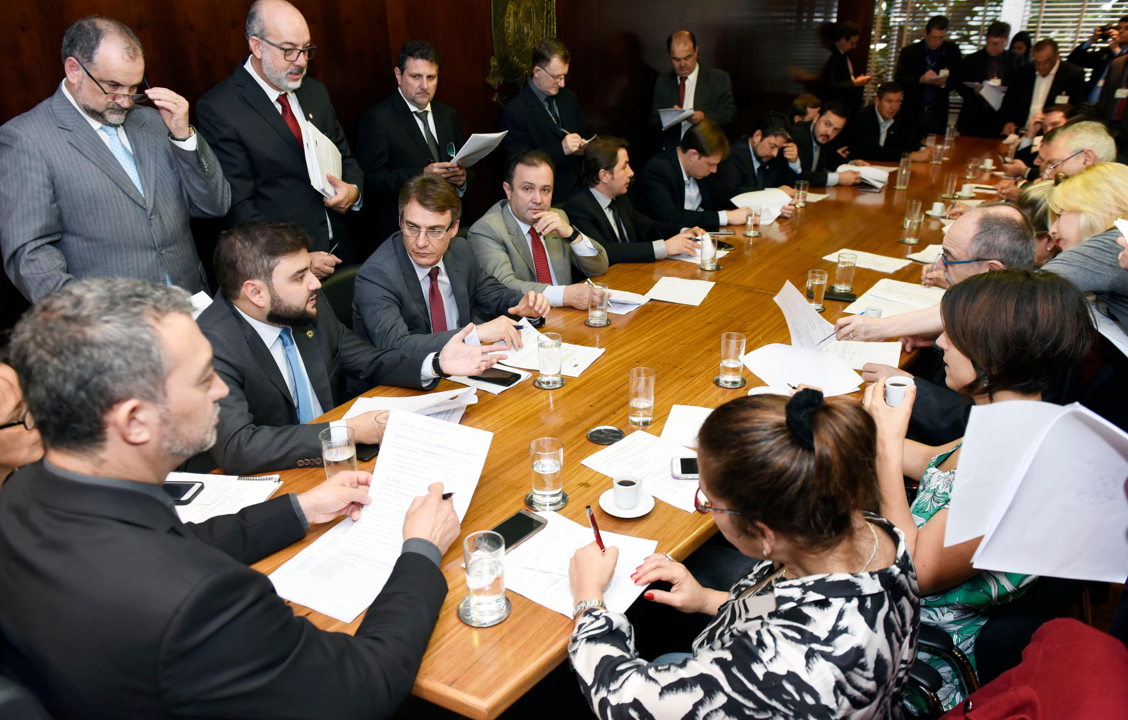 Governo desistiu de votar PEC que acabava com a licen&ccedil;a remunerada a servidores cedidos a sindicatos 