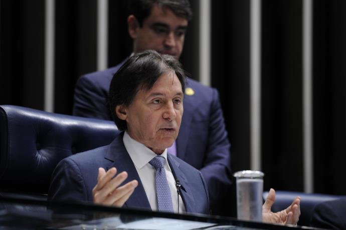 Eun&iacute;cio convoca sess&atilde;o do Congresso para segunda-feira para votar LDO 