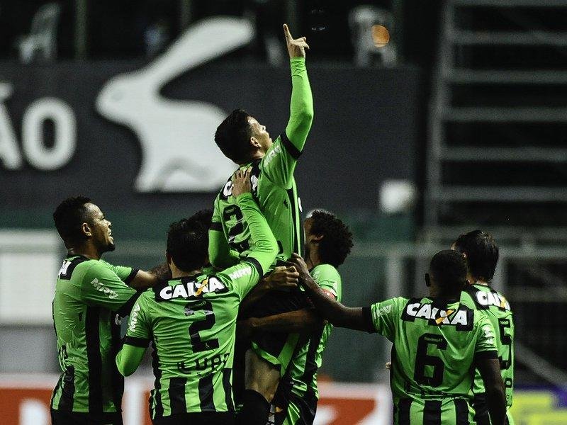 Com o resultado positivo, o clube comandado pelo t&eacute;cnico Enderson Moreira segue na terceira coloca&ccedil;&atilde;o, com 23 pontos
