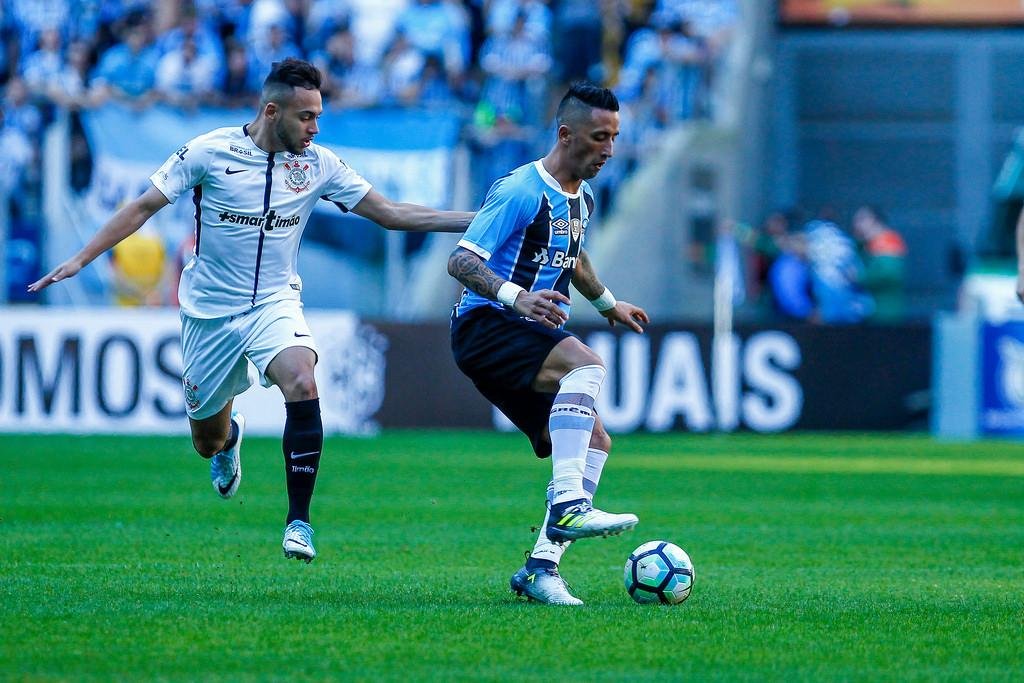 Gr&ecirc;mio est&aacute; a 10 pontos do l&iacute;der Corinthians