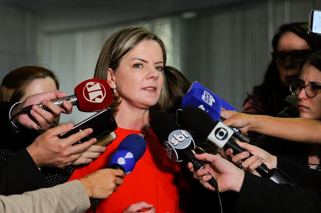 Gleisi Hoffman declarou que partido vai procurar &oacute;rg&atilde;os internacionais para denunciar imparcialidade do juiz 