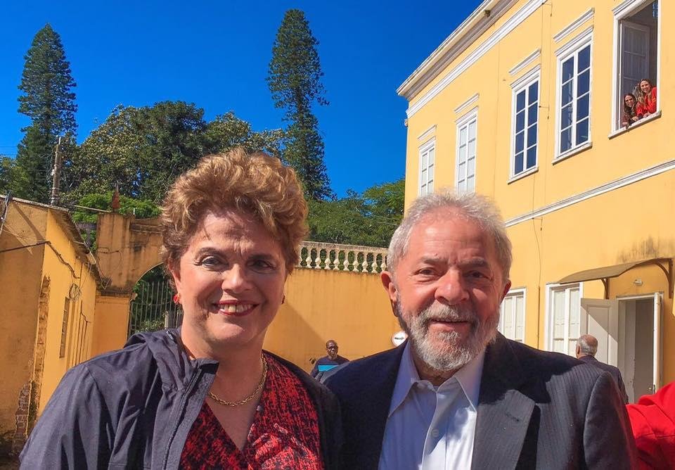 Condena&ccedil;&atilde;o de Lula &eacute; um esc&aacute;rnio, afirma Dilma, em nota 