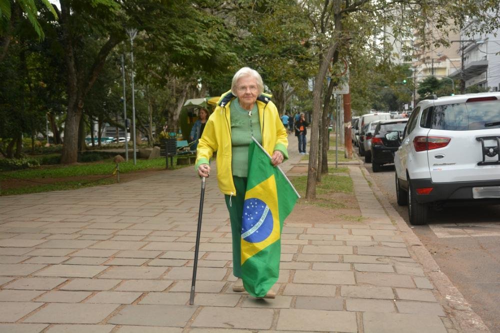 Quase centen&aacute;ria Matilde Gomes foi para o Parc&atilde;o comemorar condena&ccedil;&atilde;o do ex-presidente Lula nesta quarta-feira