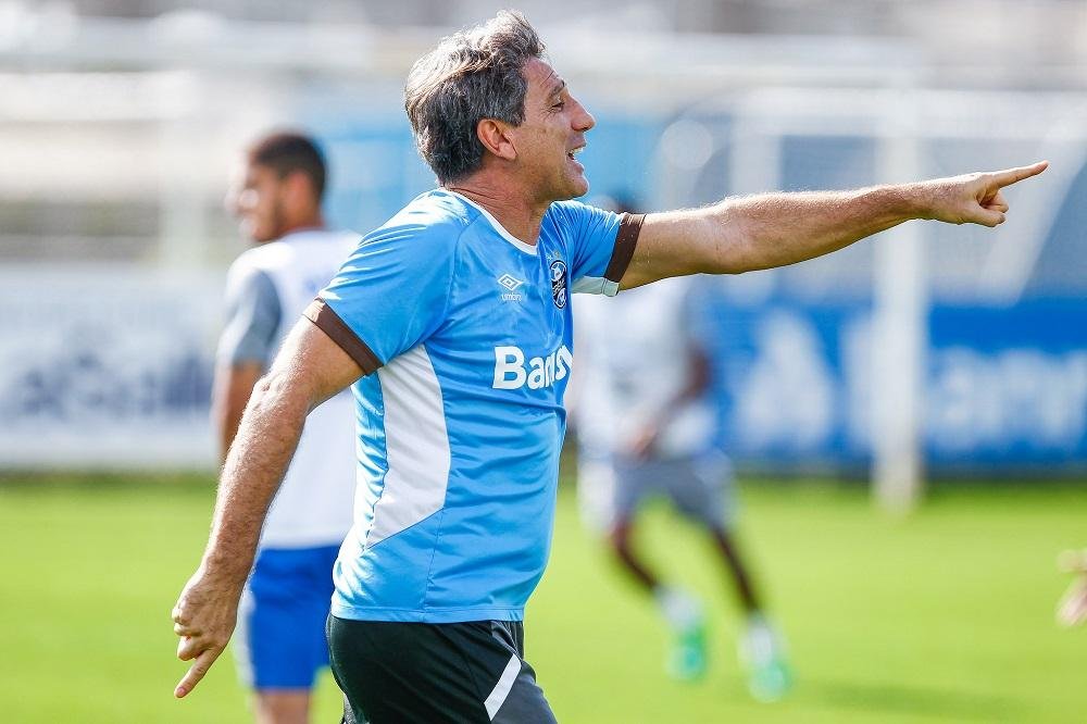 Renato Portaluppi confirmou desfalques de Marcelo Grohe e Pedro Rocha para confronto