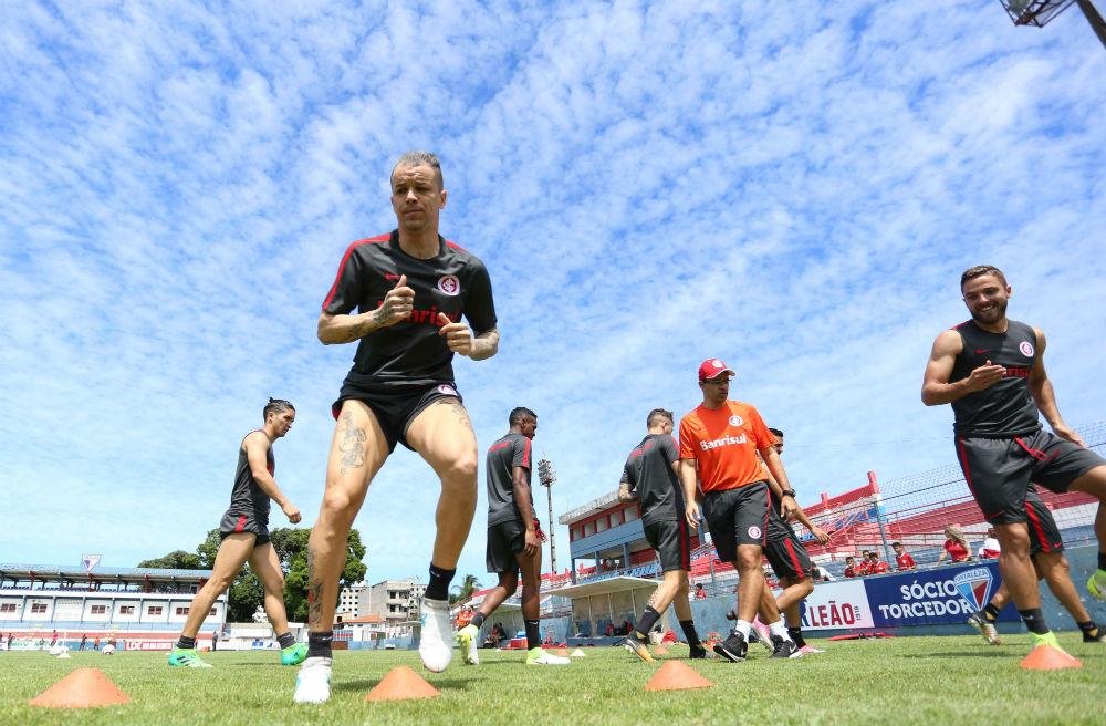 Titulares realizaram exerc&iacute;cios f&iacute;sicos no est&aacute;dio do Fortaleza