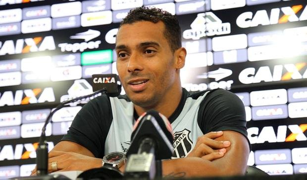 Elton registrou boletim de ocorr&ecirc;ncia contra Cuesta e revelou que Cafu sofreu com atitude semelhante