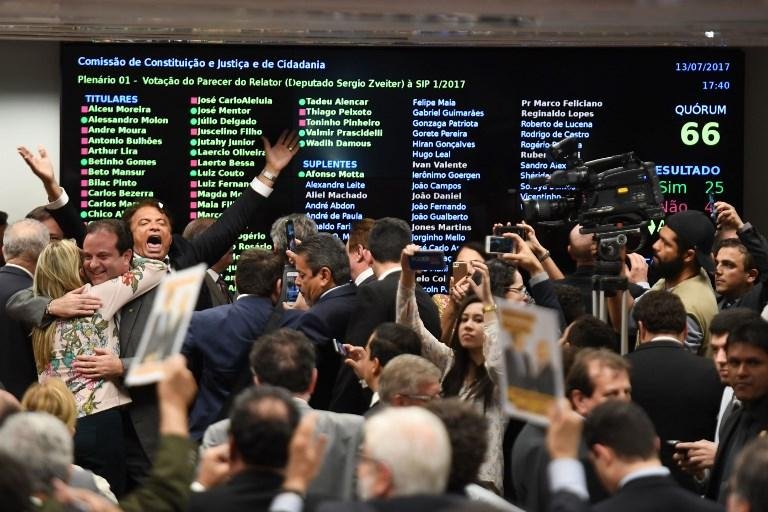 Trocas na CCJ garantiram apoio a Temer