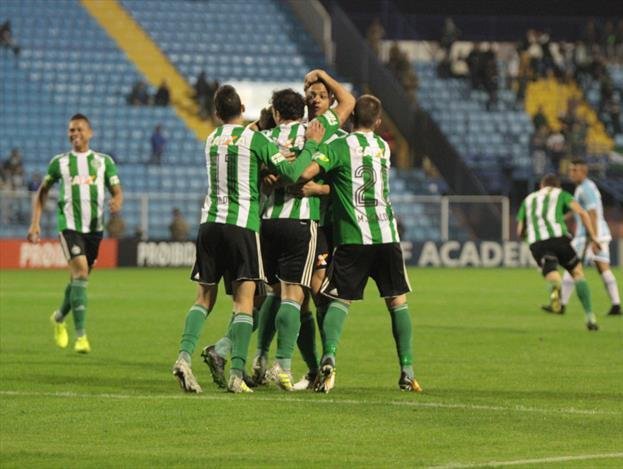 Equipe catarinense n&atilde;o conseguiu conter visitantes e continua na vice-lanterna com o 4 a 1