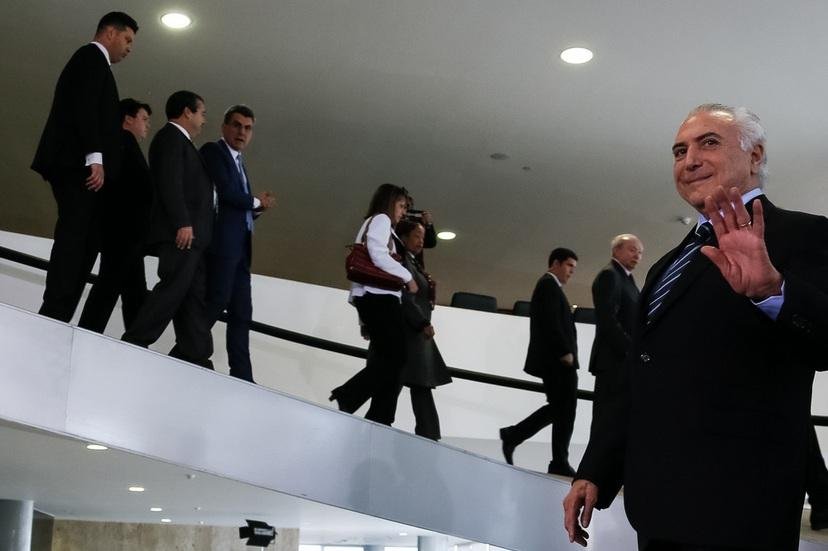 Presidente manifestou plena confian&ccedil;a nas institui&ccedil;&otilde;es ap&oacute;s sess&atilde;o que aprovou relat&oacute;rio por arquivamento