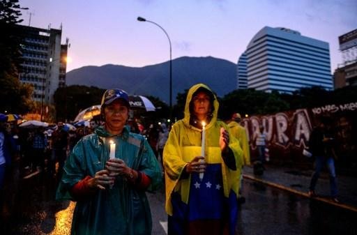 Oposi&ccedil;&atilde;o faz plebiscito simb&oacute;lico como ofensiva final contra Maduro
