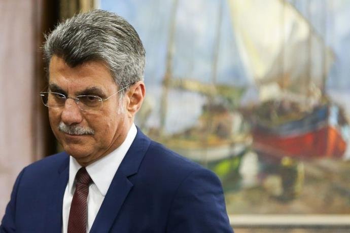 L&iacute;der do governo no Senado disse que parte do projeto pode ser adiado para 2018 ou "para o futuro"