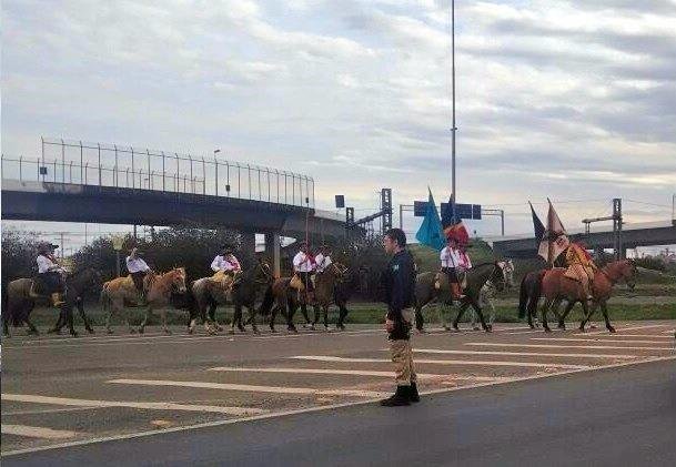 Homenagem reuniu dezenas de cavalarianos