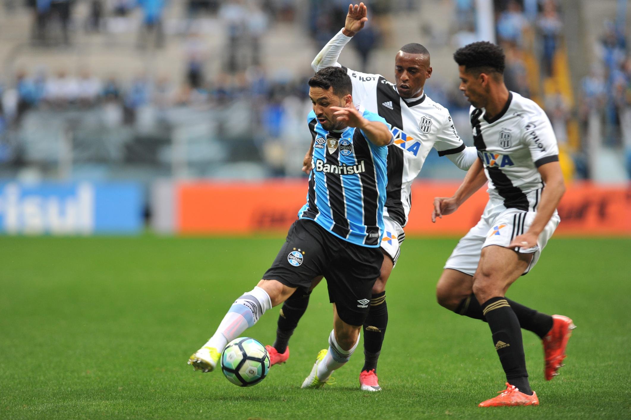 Tricolor defender&aacute; vice-lideran&ccedil;a e tentar&aacute; se aproximar do Corinthians 