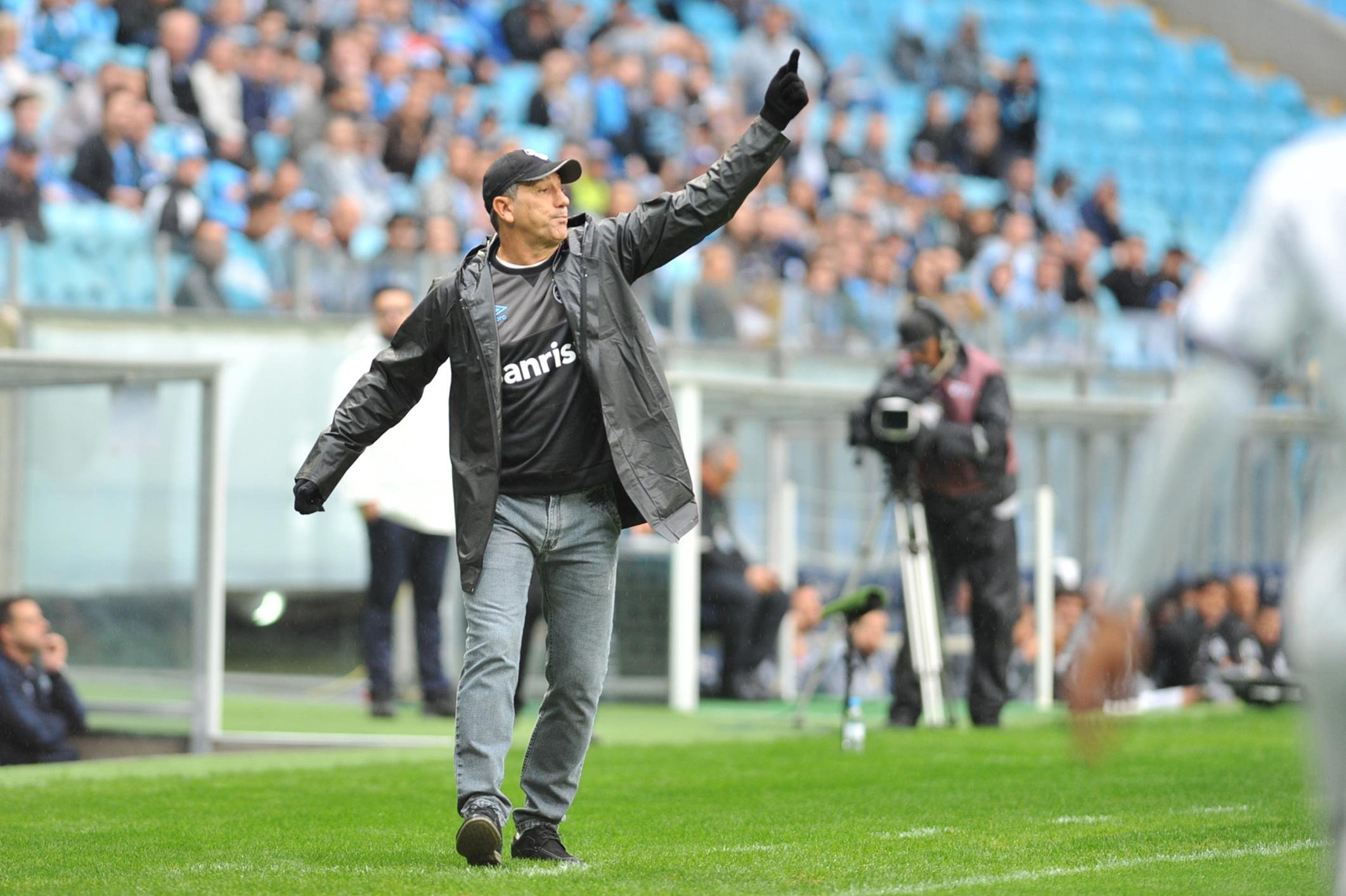 Vit&oacute;ria premiou postura do Gr&ecirc;mio no jogo, diz Renato 
