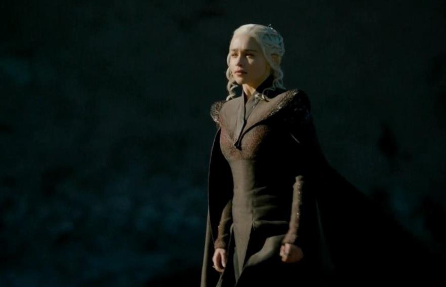 Emilia Clarke vive a M&atilde;e dos Drag&otilde;es na trama da HBO