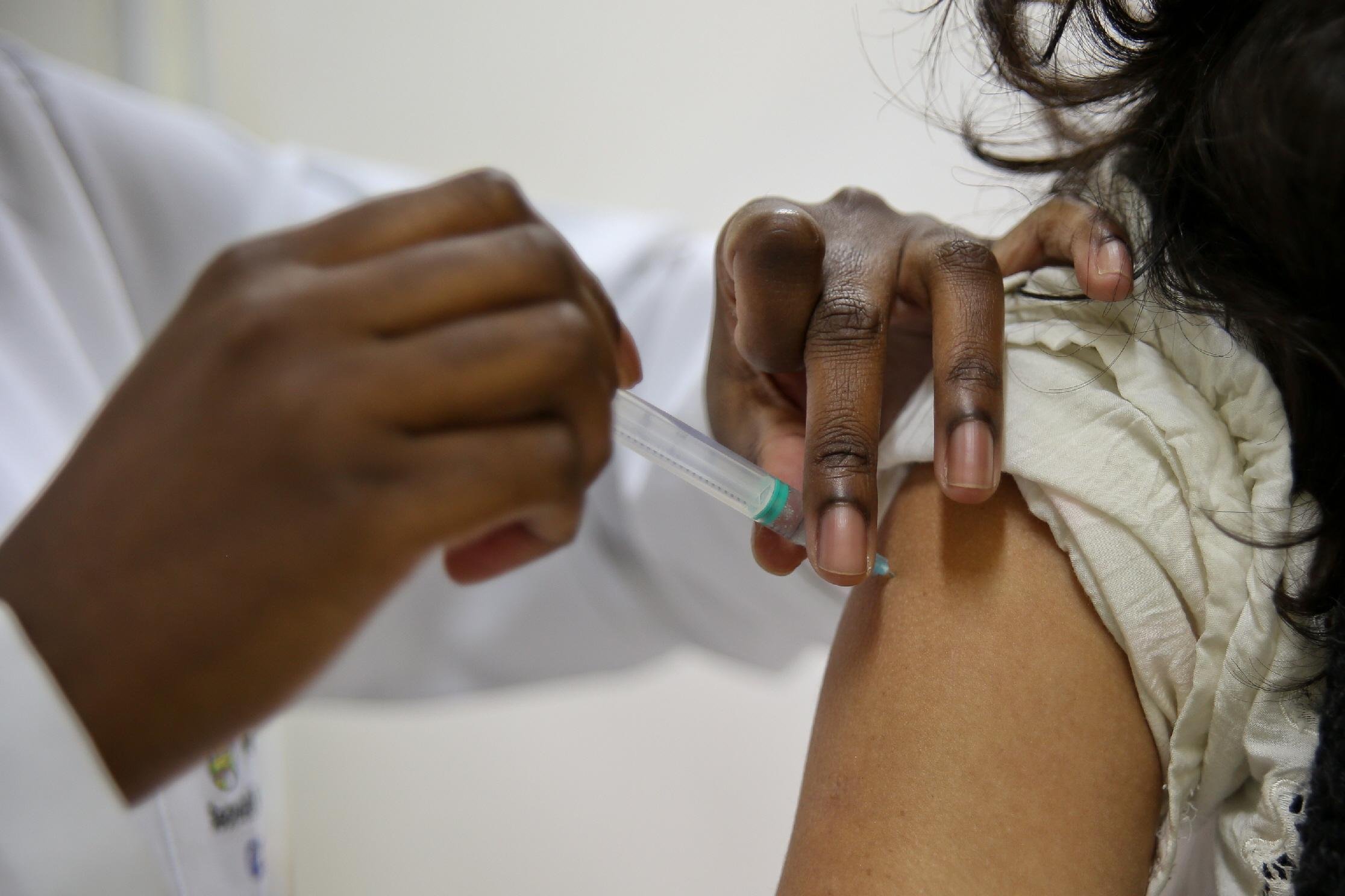 Outra medida preventiva &eacute; vacinar-se contra a gripe