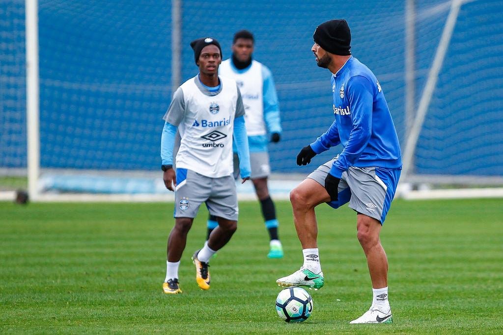 Maicon pode retornar contra o Vit&oacute;ria