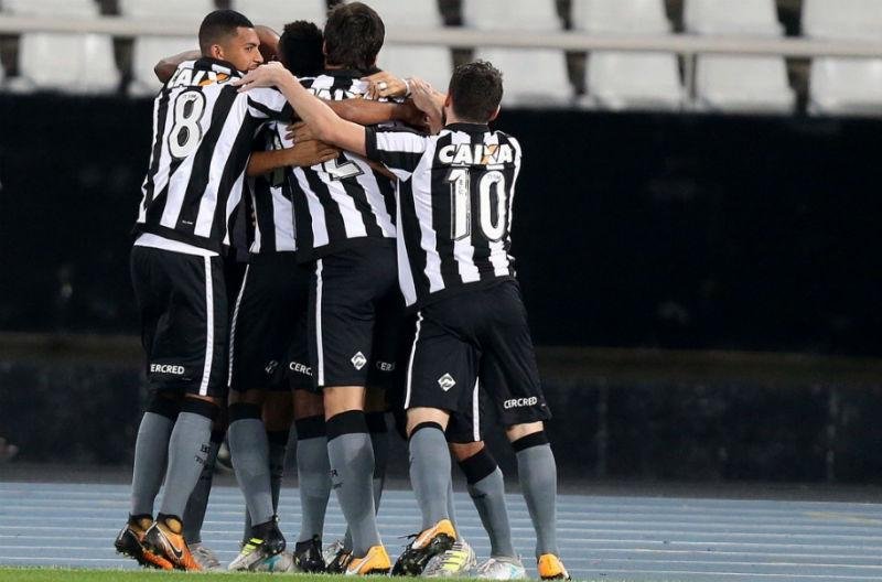Botafogo derrota Sport e sobe para sexto lugar no Brasileir&atilde;o