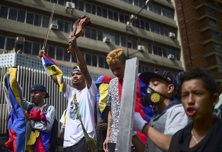 Ofensiva contra Assembleia Constituinte convocada pelo presidente Maduro ocorre ap&oacute;s referendo realizado domingo