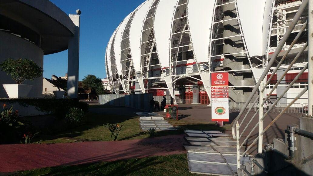 Inter colocou tapumes e gradis no p&aacute;tio do Beira-Rio