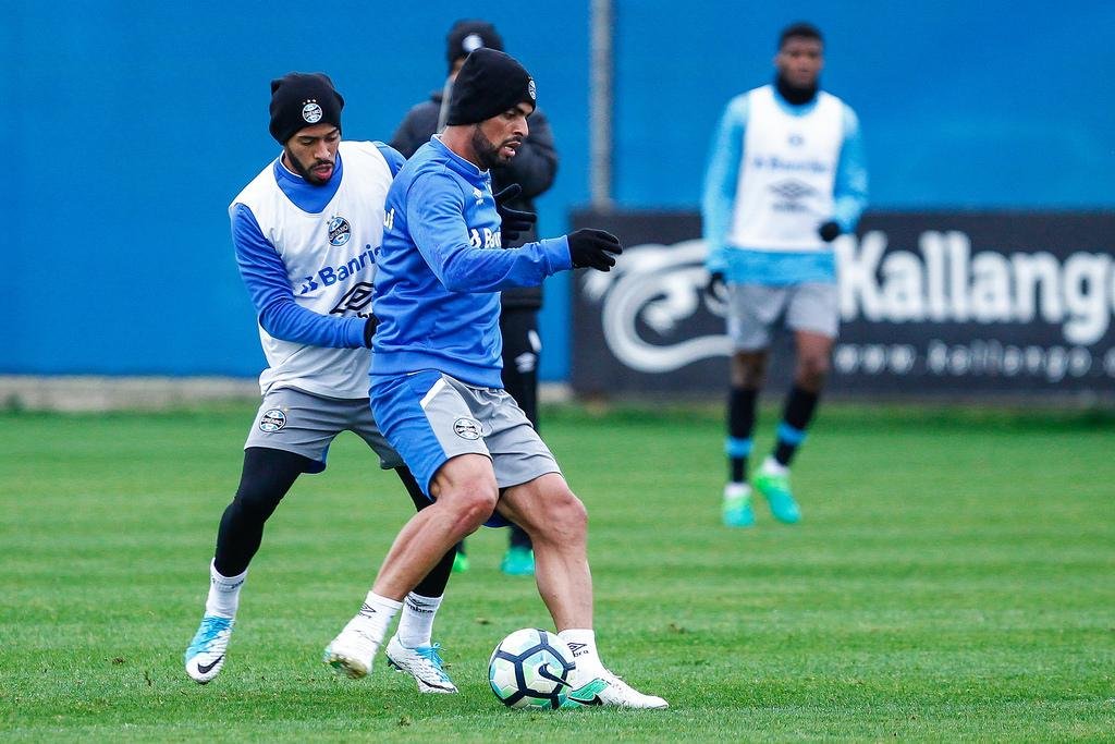 Maicon deve retornar a equipe contra o Vit&oacute;ria