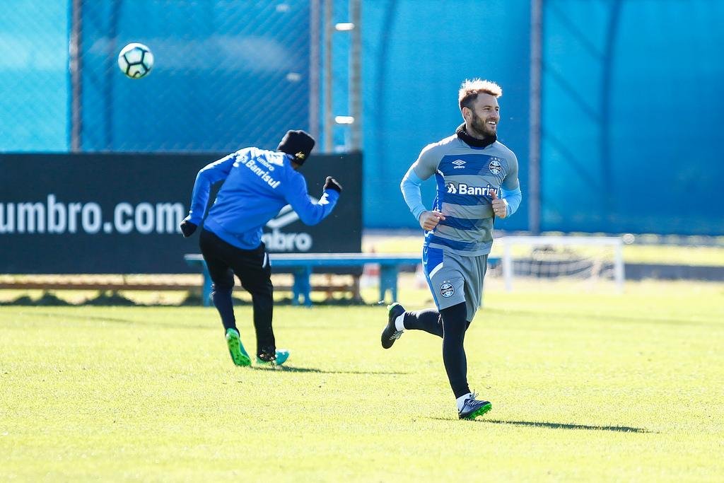 Reuni&atilde;o nesta quinta pode definir sa&iacute;da de Gast&oacute;n Fern&aacute;ndez