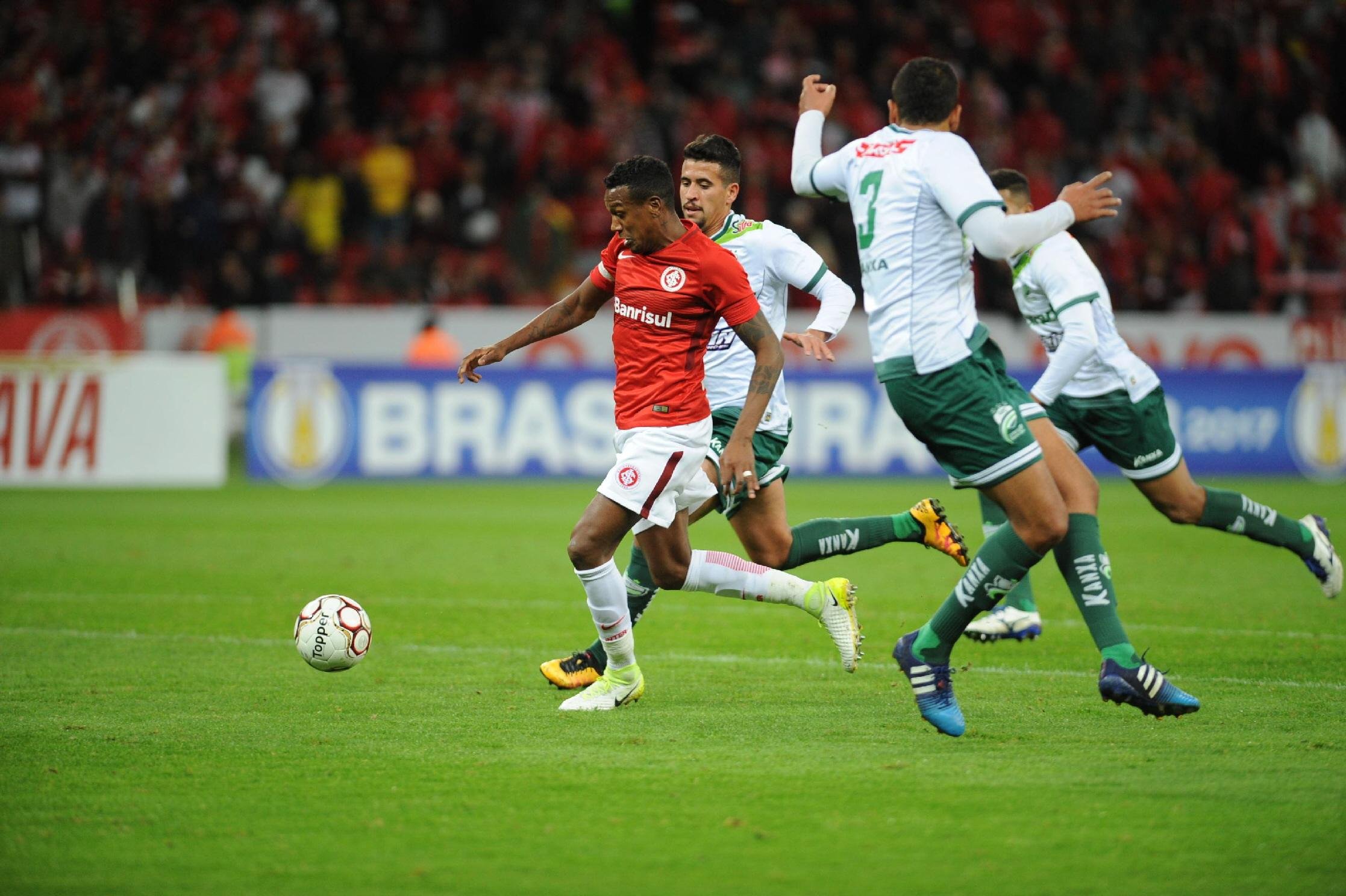 Edenilson desfalcar&aacute; o Inter por suspens&atilde;o