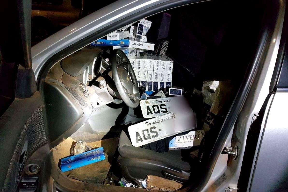 Ve&iacute;culo roubado em Porto Alegre foi apreendido em Santa Catarina com 26 mil ma&ccedil;os de cigarro